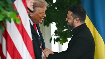 ترامب يروّج لنفسه كصانع سلام في أوكرانيا.. وزيلينسكي يرضخ لضغوط الغرب 