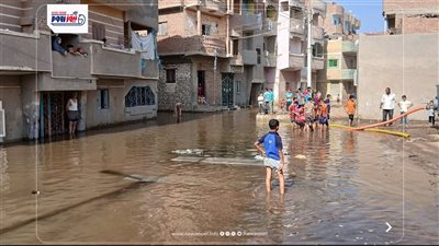 غرق شوارع قرية عتامنة الجعافرة بالفيوم في المياه.. وجهود مكثفة لحل الأزمة
