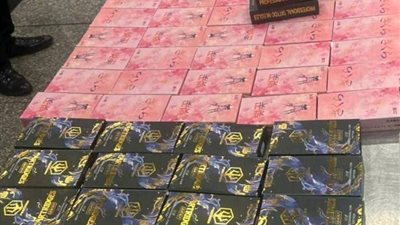 مخدرات وأسلحة ومستحضرات تجميل .. إحباط  8 محاولات تهريب بمطار القاهرة