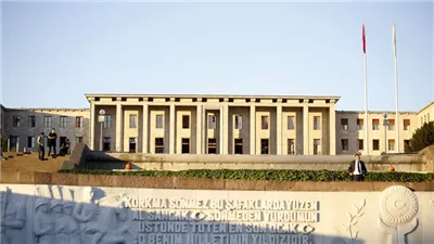 قبل اجتماع نزع سلاح حزب العمال الكردستاني.. احراق سيارة أمام البرلمان التركي