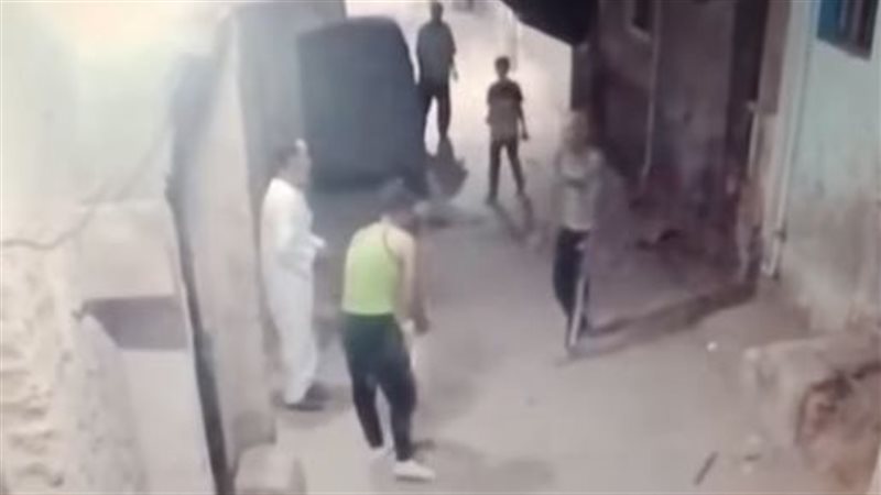 شاب يحرق جاره بالبنزين