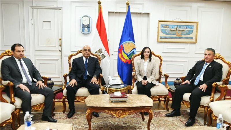 محافظ البحيرة تستقبل
