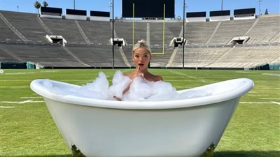 فقاعات وأقراط ألماس.. أغرب جلسة تصوير رياضية في 2025