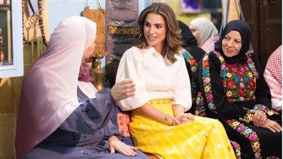 إطلالة ملكية صيفية ولقاءات مؤثرة.. جولة الملكة رانيا في قلب التراث الأردني