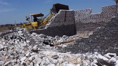 إزالة هنجر مخالف على مساحة 250 مترًا بقرية كفر جمعة في الزقازيق