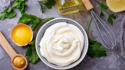 فوائد البيض والمايونيز للشعر لعلاج الجفاف والتلف وزيادة اللمعان 