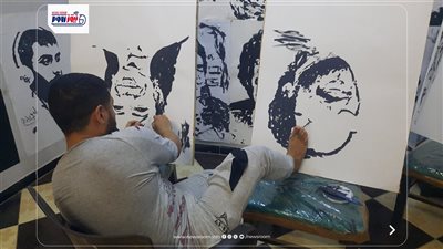 «بيرسم بإيده ورجله».. أبانوب يبهر العالم في رسم المشاهير بالمنيا: بحلم بجينيس