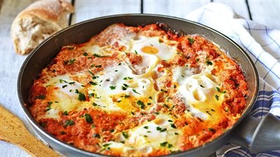 فطائر بالشكشوكة في الفرن: وصفة شهية وسهلة لعشاق الأكلات المنزلية