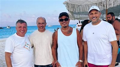 عمرو دياب وعماد زيادة وتامر مرسي وباسل سماقية من إجازتهم الصيفية|صورة