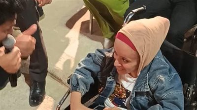 بيغازل فتاة من ذوي الهمم.. لقطة مؤثرة من مصطفى حجاج في حفله
