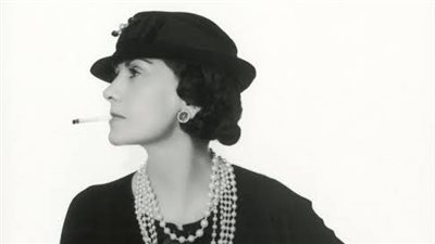 عاشت في ملجأ .. من هي كوكو شانيل أسطورة الموضة  في عيد ميلادها؟