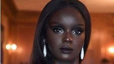 بلون بشرة قاتم السواد.. عارضة الأزياء الأعلى أجراً تتصدر حديث السوشيال ميديا 