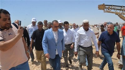 محافظ أسيوط يشهد التشغيل التجريبي لمحطة تكسير المواد المحجرية بعد إعادة تأهيله