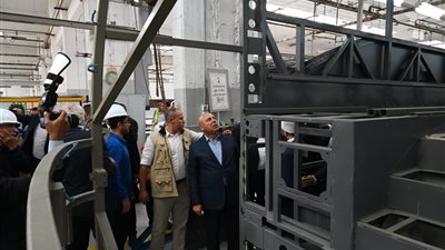 كامل الوزير وشيمي يتفقدان مصانع شركة النصر لصناعة السيارات