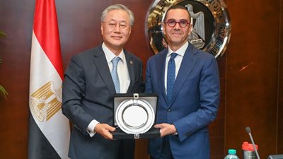  وزير الاستثمار يستقبل سفير كوريا الجنوبية لتعزيز العلاقات الاقتصادية المشتركة