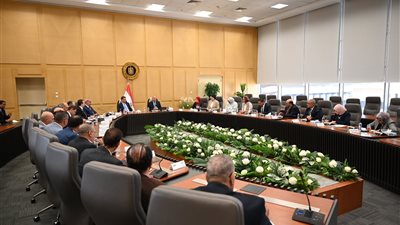 وزيرا الصناعة والزراعة يبحثان التوسع في تصنيع الزبيب وتوطين صناعة الكتان