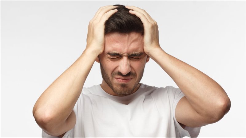 أسباب الصداع المفاجئ