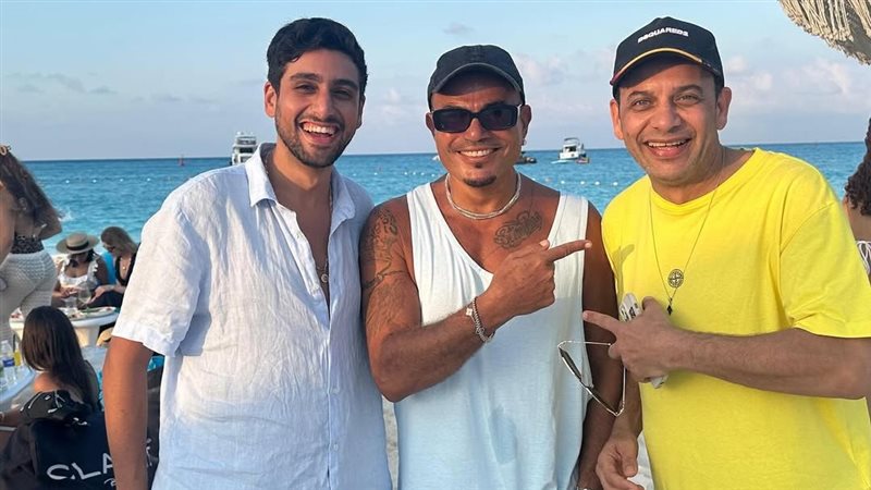 عمرو دياب مع مصطفى