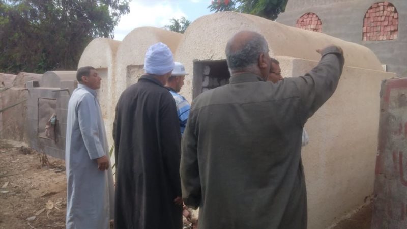 تجهيز قبر والد محمد
