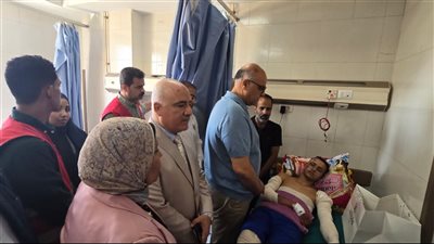 محافظ القليوبية يزور مصاب حريق منطقة الشدية ببنها ويطمئن على حالته الصحية