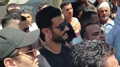 نجوم الرياضة يساندون محمد الشناوي في جنازة والده بكفر الشيخ