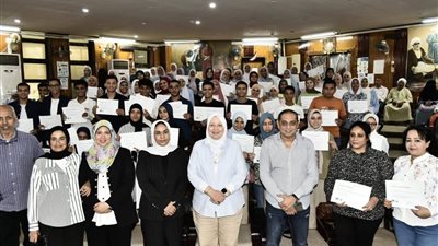 تعليم بني سويف يكرم 86 طالبًا حائزين على الشهادة الدولية من «سيسكو»
