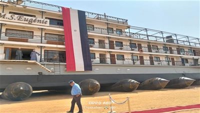 صيانة الفندق العائم أوجيني بأسوان.. وإنزاله للمياه بحضور سفراء أفارقة