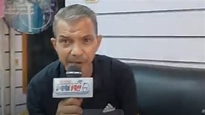 عم إبراهيم.. حلاق دمياطي يكافح سرطان الحنجرة ويناشد الدعم العاجل