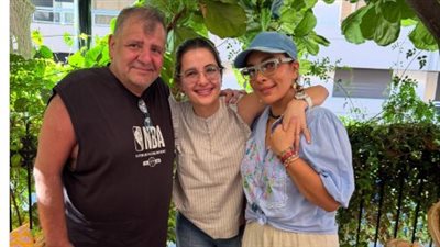 شام الذهبي تنشر صورة عائلية تجمعها بوالديها وتؤكد قوة الروابط رغم الانفصال