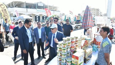 محافظ الدقهلية يتفقد معرض «أيادي مصر» للصناعات الحرفية اليدوية بجمصة