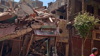 المحافظ يصل موقع انهيار عقار مكون من 4 طوابق بالشرقية.. والبحث مستمر عن ناجين