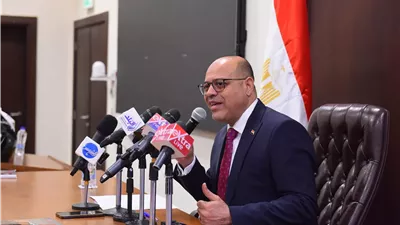 هل يتم تطبيق نظام العمل من 5 صباحًا حتى 12 ظهرًا؟.. وزير العمل يكشف الحقيقة