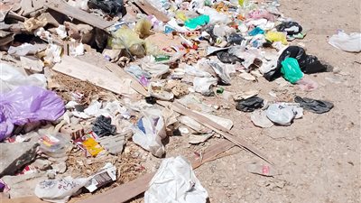 السنانية في دمياط تغرق في القمامة والأهالي يستغيثون بالمحافظ