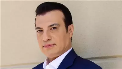 قبل انطلاق حفله بالقلعة.. إيهاب توفيق يرفع شعار كامل العدد 