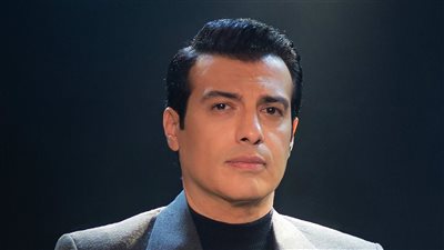 إيهاب توفيق يشعل مسرح المحكي بأغنية «سحراني» في افتتاح فقرته بمهرجان القلعة