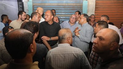 ليلاً .. محافظ الشرقية يتفقد أعمال رفع أنقاض المنزل المنهار