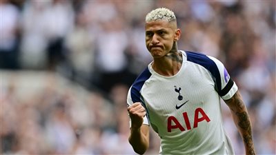 في غياب صلاح.. ريتشارليسون يتوج بجائزة الأفضل بالبريميرليج