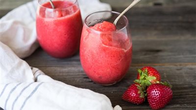 طريقة عمل سلاش الفراولة والليمون في البيت.. وصفات سهلة وسريعة التحضير