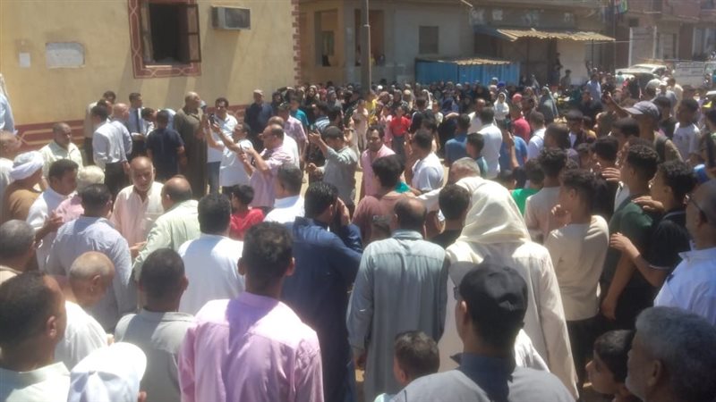أهالي كفر الشيخ يشيعون