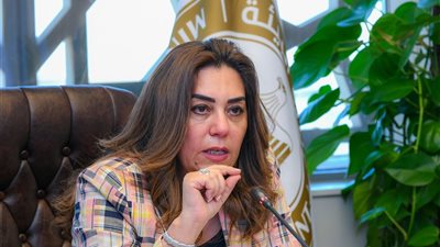 وزيرة البيئة توجه بتحركات مبكرة وتنسيق موسع للسيطرة على مصادر التلوث