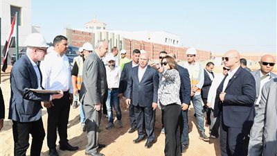 الوزير يشدد  على أهمية التنسيق مع الهيئة العامة للطرق والكباري والنقل البري