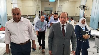 عميد طب قصر العيني يتفقد المستشفيات ويتابع سير العمل في العمليات 