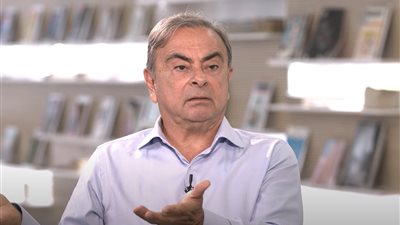 كارلوس غصن يكشف مخاوفه الاقتصادية ورؤيته للذهب والبيتكوين والمستقبل المالي