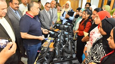 محافظ أسيوط يدعم أول تجربة لتدريب الفتيات على السباكة