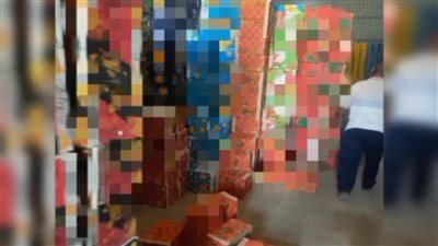 ضبط مخزن غير مرخص بالخانكة يحتوي على 495 كرتونة بطاطس مقرمشة منتهية الصلاحية