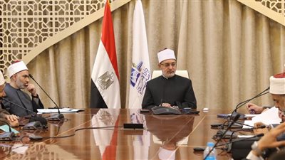 مفتي الجمهورية يعقد اجتماعًا بأمناء الفتوى والباحثين بدار الإفتاء