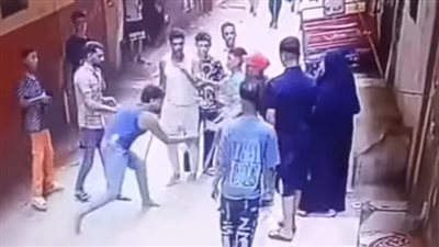 بلطجية يعتدون على أم وابنها بالمرج.. والأمن يفحص الواقعة لضبط المتهمين