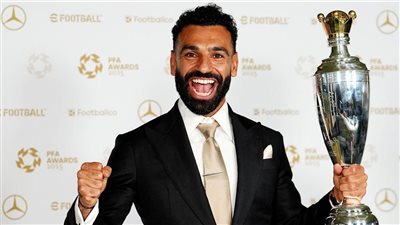 نجم نيجيريا السابق: صلاح فخر لقارة أفريقيا لكن من الصعب فوزه بالكرة الذهبية