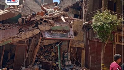 انهيار جزئي لعقار بروض الفرج جاري استخراج مسن وطفلة 