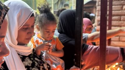 جايين والشمع في إيديهم.. توافد أهالي قنا للاحتفال بصعود جسد السيدة مريم